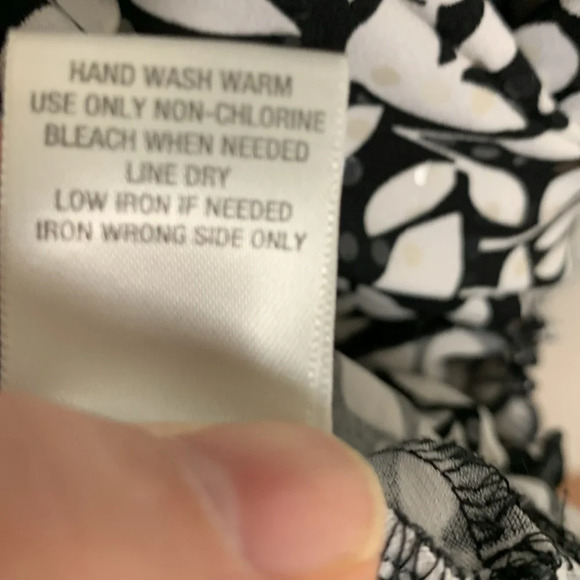 Dress barn Polyester w Spandex summer dress w Ruffles and Sparkles, wrinkle free - Picture 8 of 8